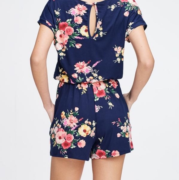 ✨Super cute Romper✨ - Picture 7 of 7